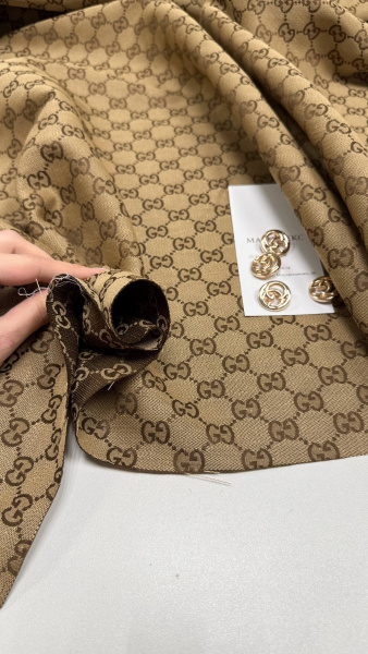 Стильный жаккард GUCCI с монограммой бренда