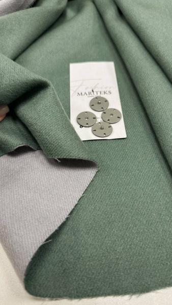 Двусторонний кашемир в стиле Max Mara. Цвет шалфей/жемчужный серый 